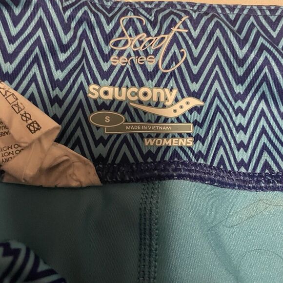 Saucony Scoot Blue Capri Small Women's Chevron Print Active Athletic Run Legging - Picture 2 of 3